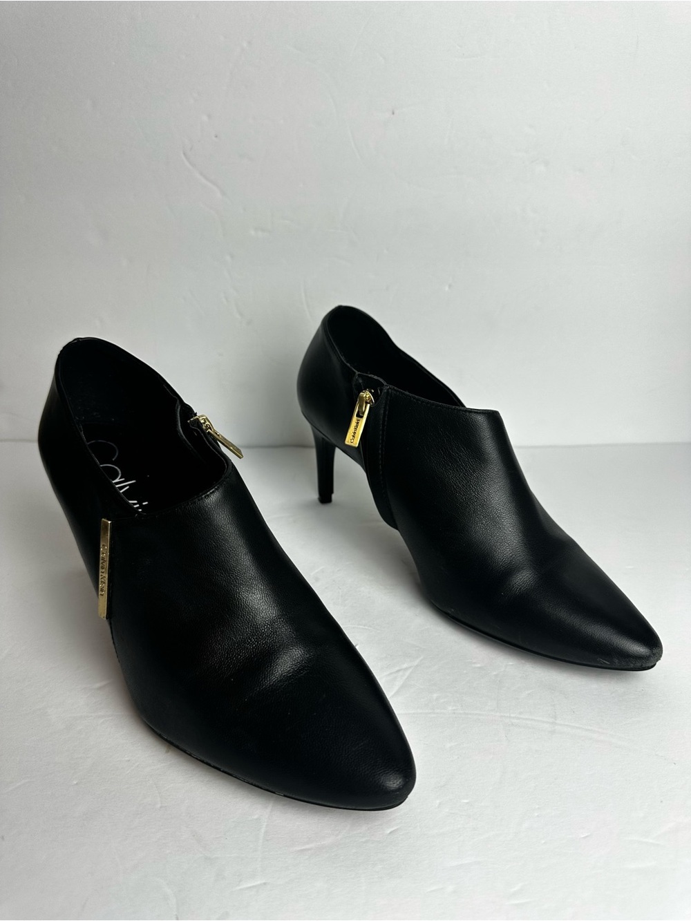 Calvin Klein Jeanna Pointed Toe Booties Women's Size 8 EU 38 Shoes with Gold Zip